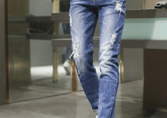 سنگ شور کردن لباس جین درخانه به کمک پوکه معدنی.