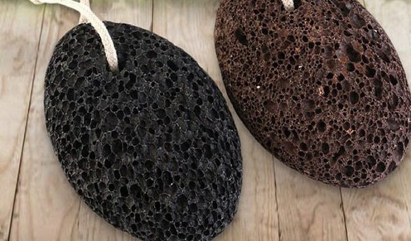 دو نمونه سنگ پا / سنگ هایه پوکه معدنی که مناسب برای پوست هستند